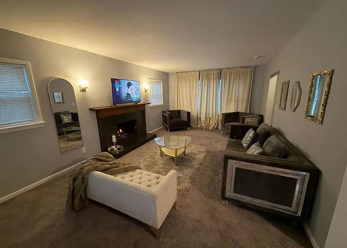 Holiday home Thecreekhouse 5br Sanctuary W Sunroom And Games Rockford