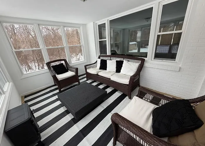 Thecreekhouse 5br Sanctuary W Sunroom And Games Holiday home Rockford
